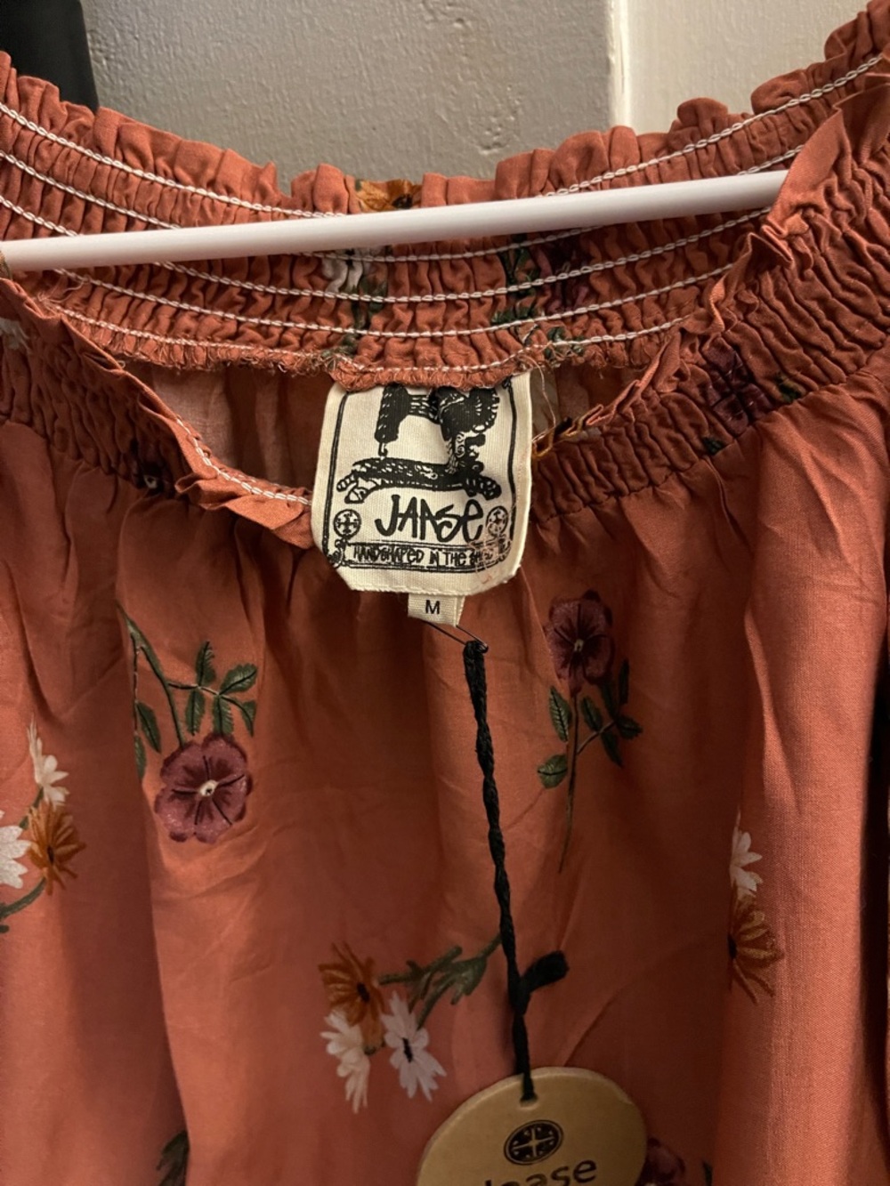 Jaase Women’s Rust Floral Off-Shoulder Top Size Medium NWT - Picture 3 of 11